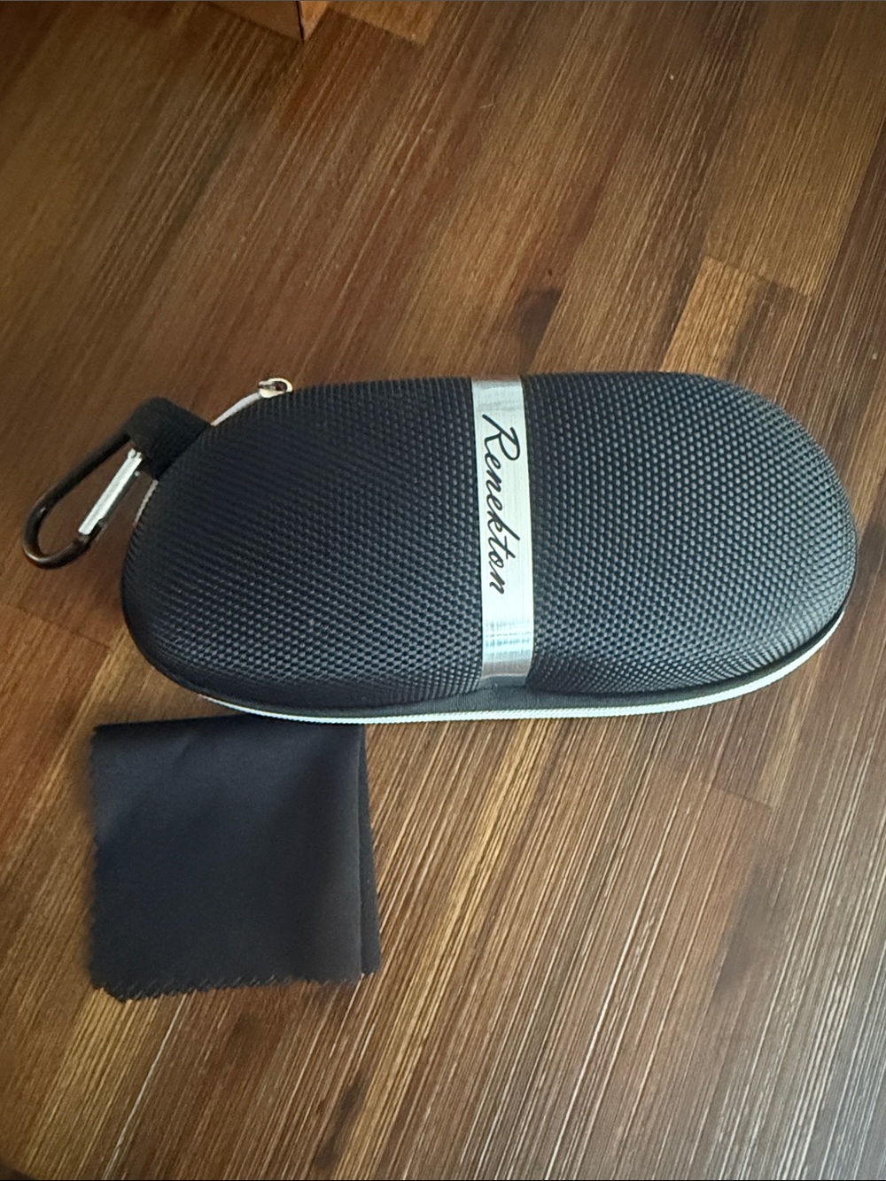 New Renekton Black Zip Sunglasses Case & Cloth